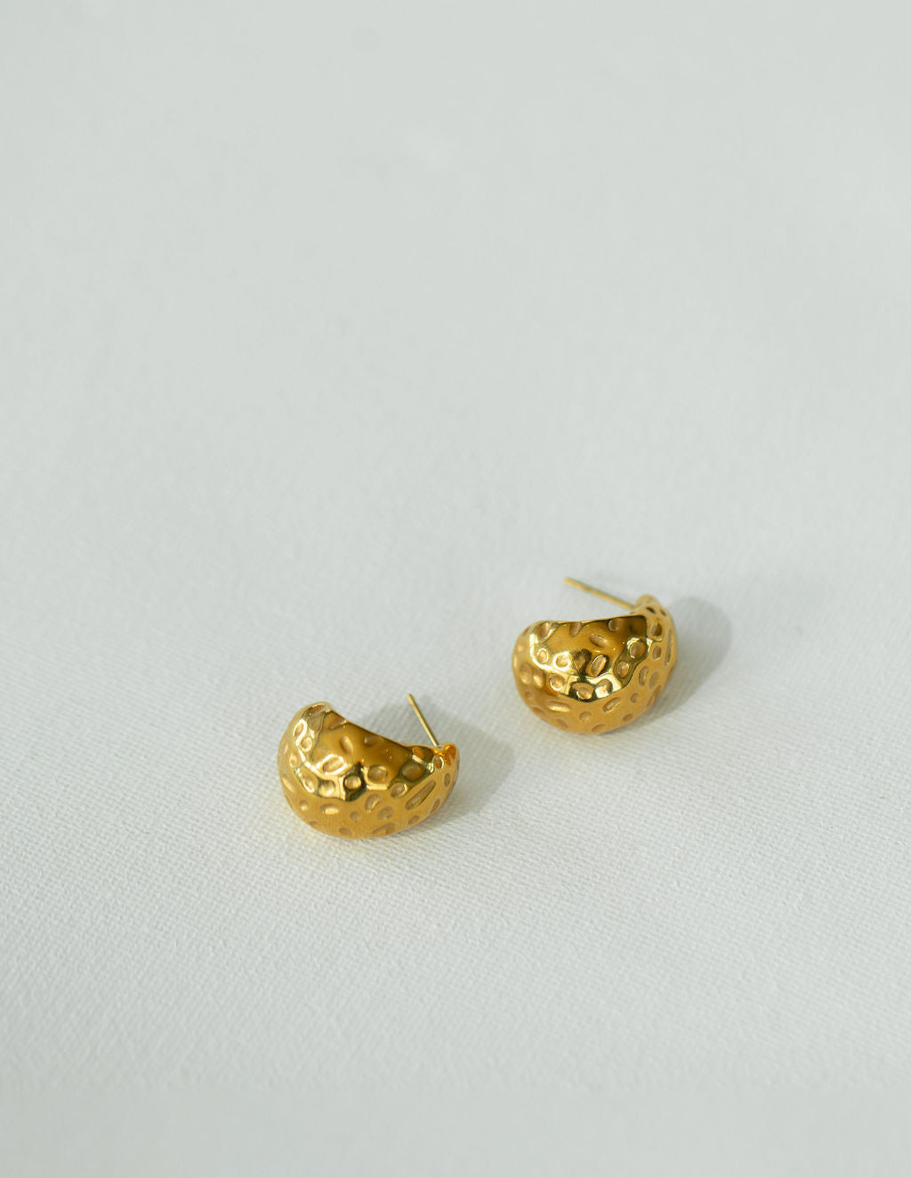 Chunky 18K Gold Apostrophe Earring